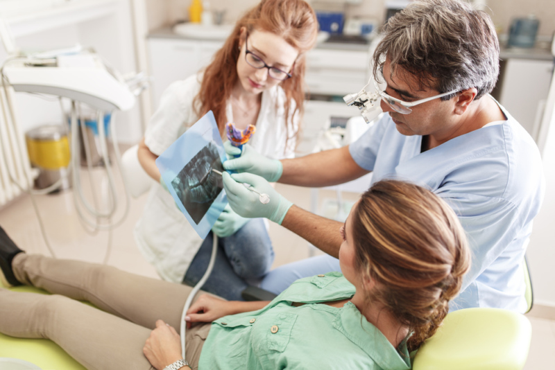 What's The Difference Between A Dentist And An Orthodontist?